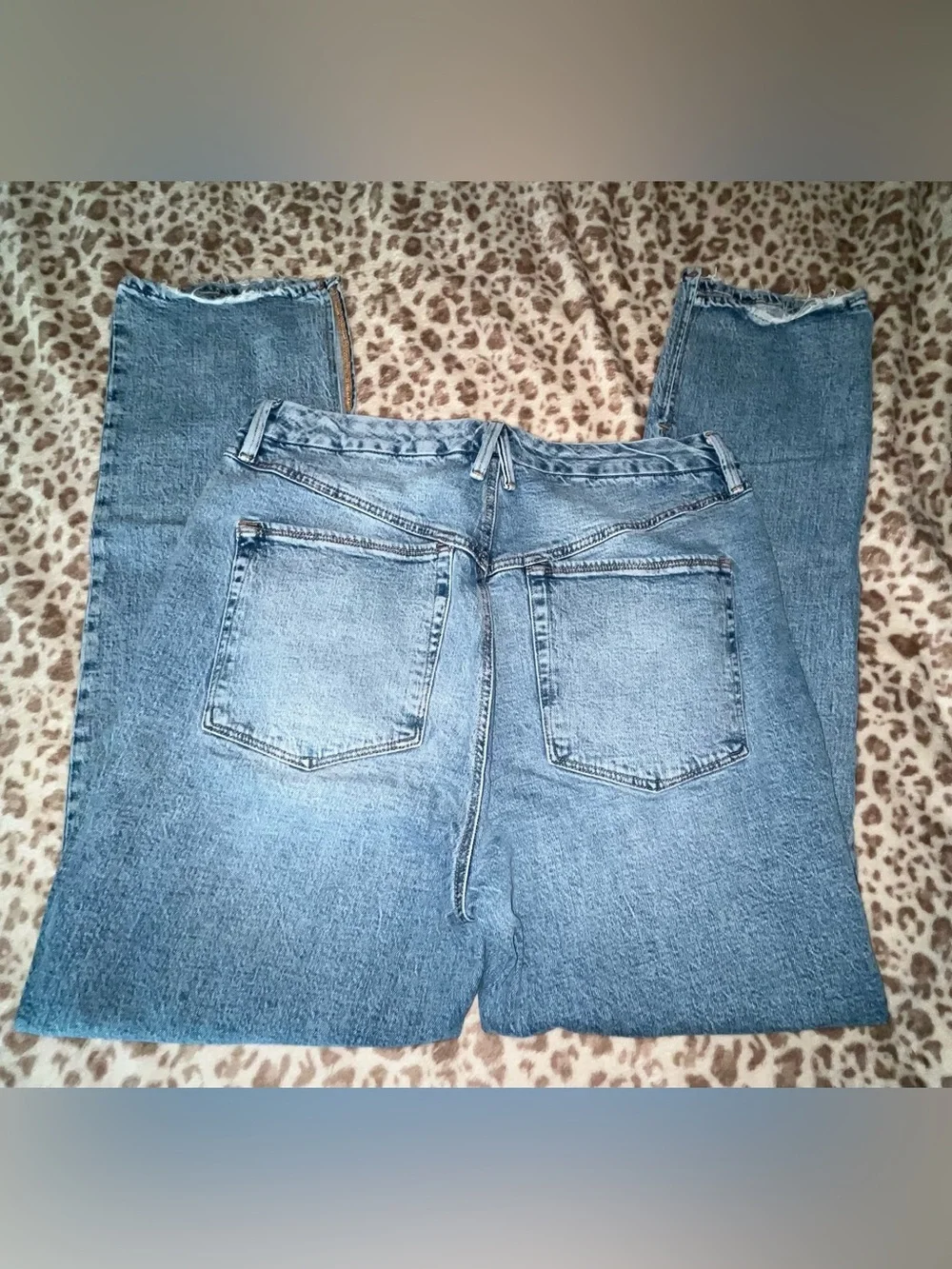 Good American - Light Blue Straight-Leg Jeans